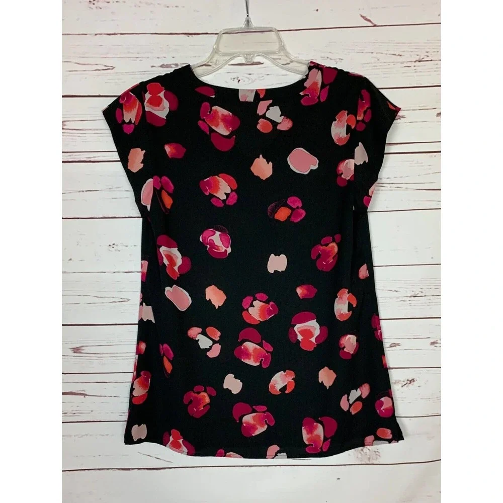 CAbi Women's S Small Black Pink Floral Short Sleeve Cute Petal Top Blouse #5523 - Picture 9 of 12